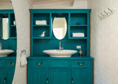 Bathroom has all modern fixtures & fittings. Shower, mirror, separate powder room with vanity & mirror. Separate toilet.